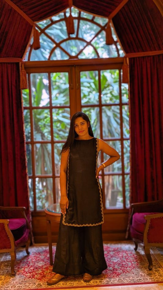 Black Sleevless High-Low Kurta with Straight pants